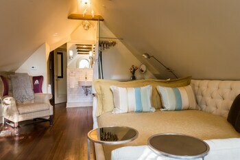 Stonehurst Place Bed & Breakfast