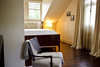 Stonehurst Place Bed & Breakfast