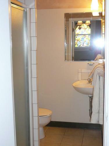 Hostal 463 Beacon Street Guest House