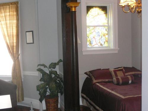 Hostal 463 Beacon Street Guest House