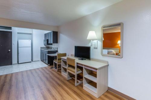 Motel 6 Dallas Desoto Lancaster