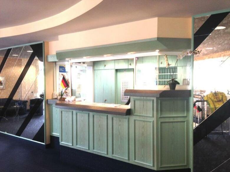Golden Leaf Hotel Stuttgart Zuffenhausen