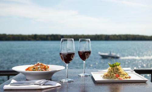 Hotel Niagara Riverside Resort; Bw Premier Collection