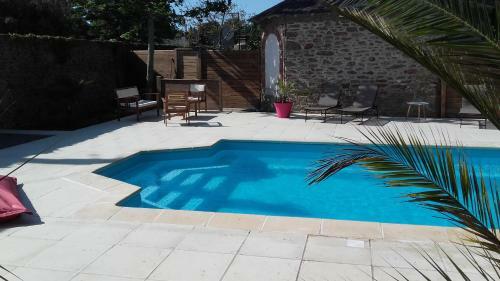Hostal Les Roulottes De La Baronnie