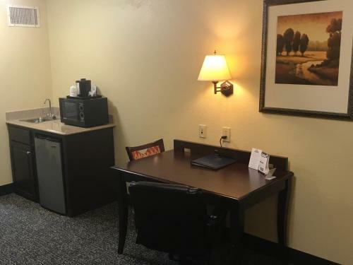 Motel Days Inn & Suites Tucker