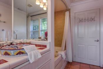 The Caribbean Court Boutique Hotel