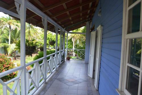 Hostal Islander House On Rocky Cay Beach
