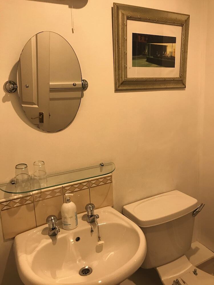 Hostal Alexander Guest House