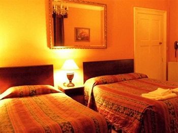 Hostal Averon Guest House