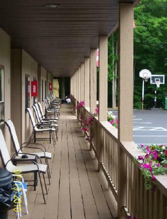 Tall Pines Motel