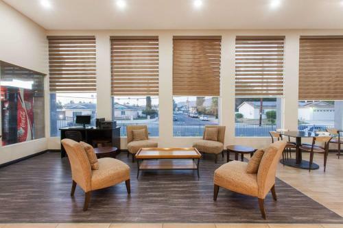 Hotel Days Inn And Suites El Cajon