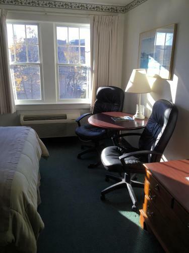 Camden Riverhouse Hotel And Inn