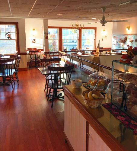 Camden Riverhouse Hotel And Inn