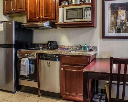 Hotel Suburban Extended Stay Coralville