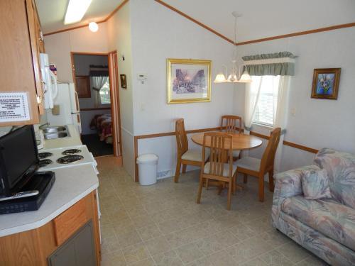 Lodge Road Runner Travel Resort