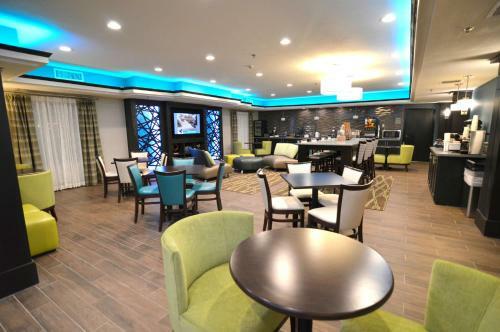 Holiday Inn Express Hotel & Suites Liberal