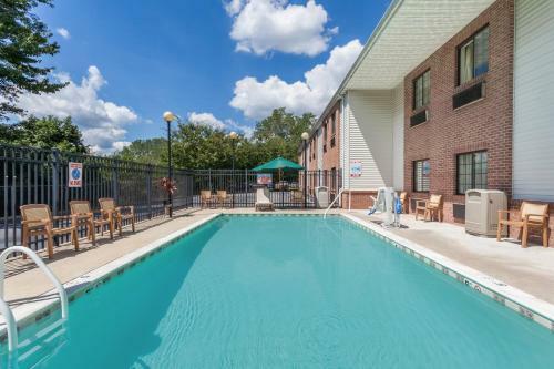 Hotel Days Inn & Suites Cambridge