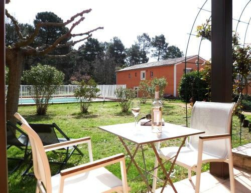 Hotel La Petite Auberge De Roussillon
