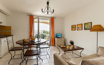 Aparthotel Lagrange Prestige Le Domaine De Bourgeac