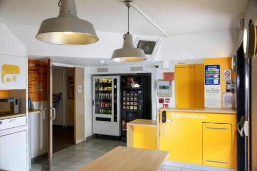 Hotel F1 Orange Centre Echangeur A7 A9