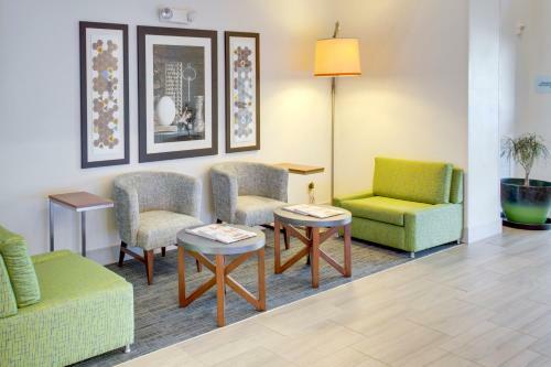 Holiday Inn Express Hotel & Suites Chickasha