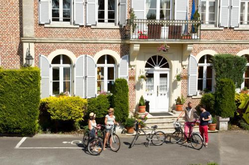 Hotel Logis Le Clos Du Montvinage Rest. Auberge Val de L'oise