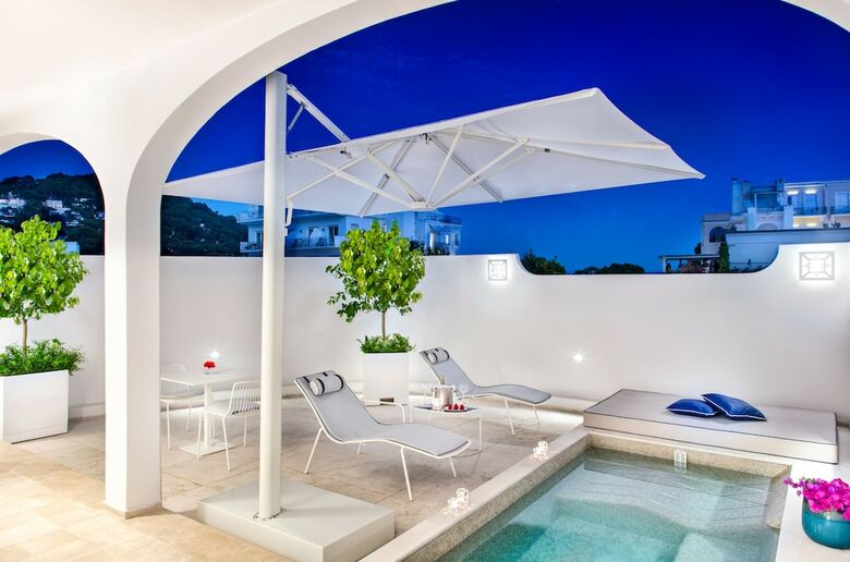Hotel A Pazziella