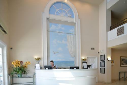 Hotel Riviera Shores Resort