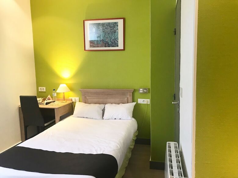 Hotel H�tel Aux Sacres