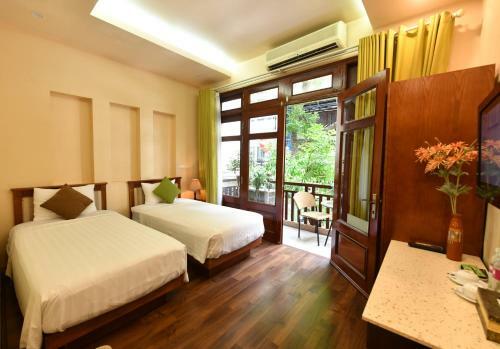 Artisan Lakeview Hotel