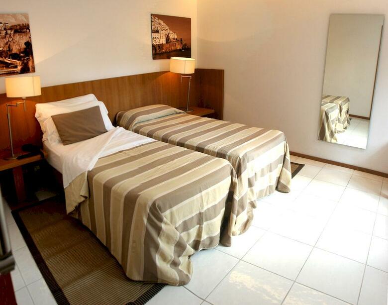 Hotel Rota Suites