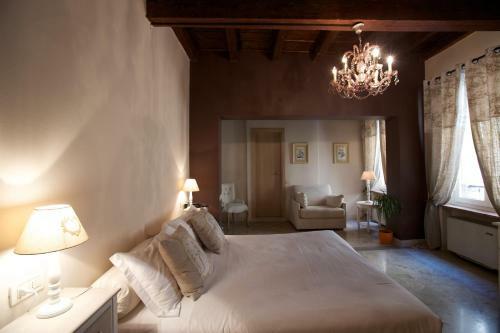 Broletto, L'hotel E La Residenza