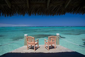 Hotel Compass Point Beach Resort