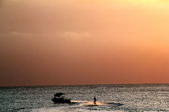 Tropical Sunset Beach Apartment Hotel