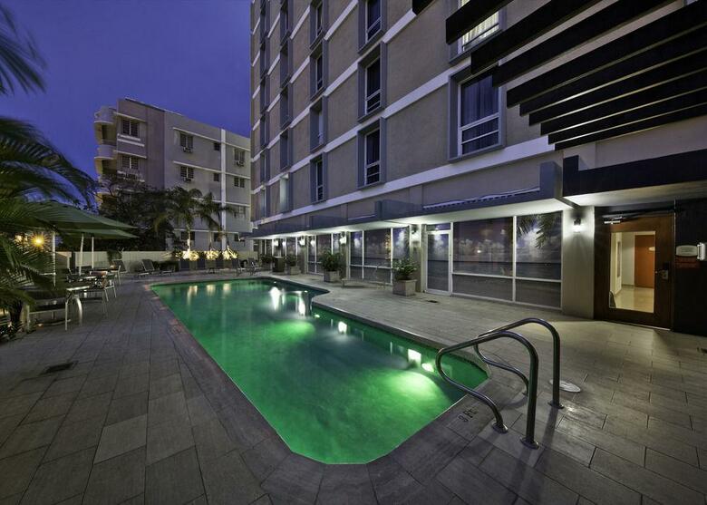 Hotel Courtyard By Marriott San Juan Miramar