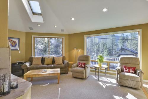 Squaw Chalet By Tahoe Vacation Rentals