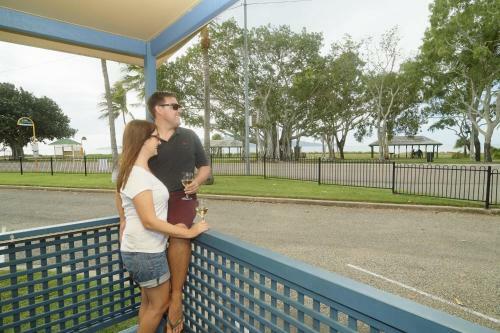 Rowes Bay Caravan Park