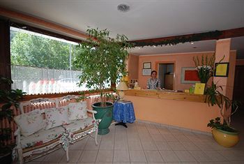 Hotel De Paris
