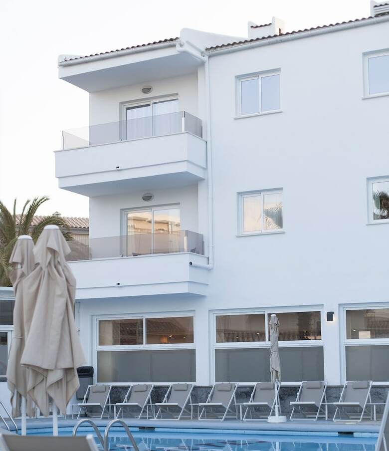 Apartamentos Ses Roquetes (.)
