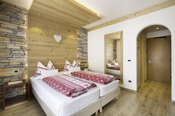 Hotel Azola