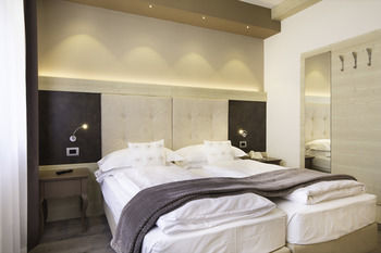 Hotel Azola