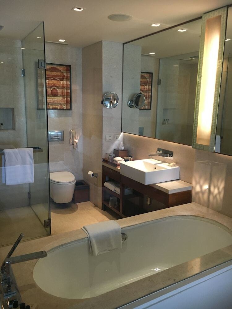 Hotel Vivanta By Taj - Surajkund, Ncr