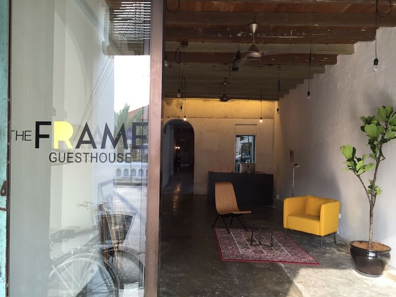 Hostal The Frame Guesthouse
