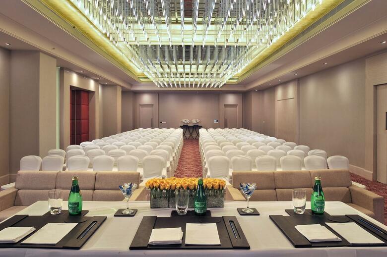 Hotel Radisson Hyderabad Hitec City