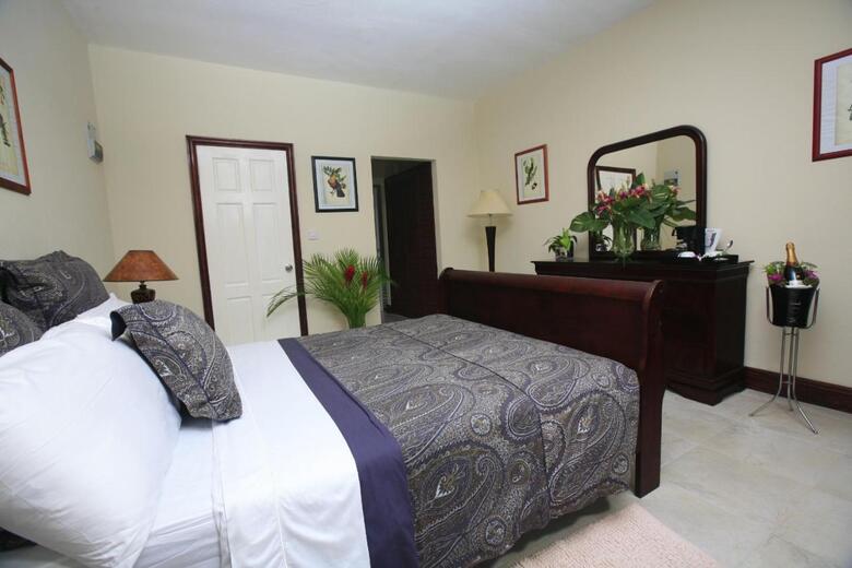 Hotel Marigot Beach Club & Dive Resort