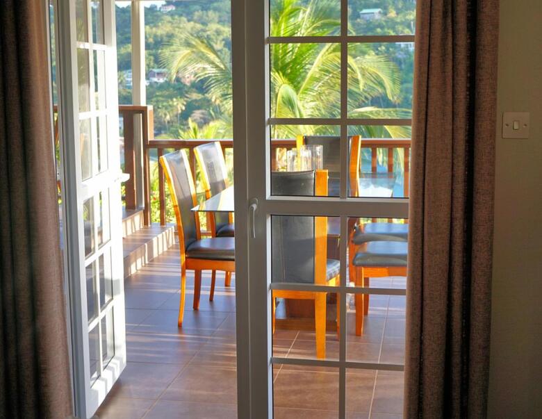Hotel Marigot Beach Club & Dive Resort