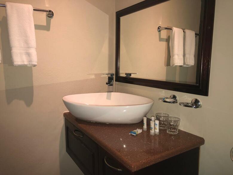 Hotel Marigot Beach Club & Dive Resort