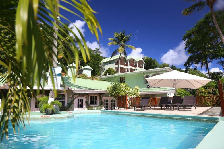 Hotel Marigot Beach Club & Dive Resort