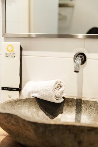 Quentin Golden Bear Hotel