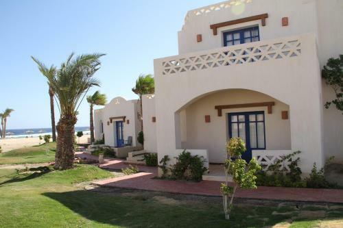 Hotel Aurora Beach Safari Resort